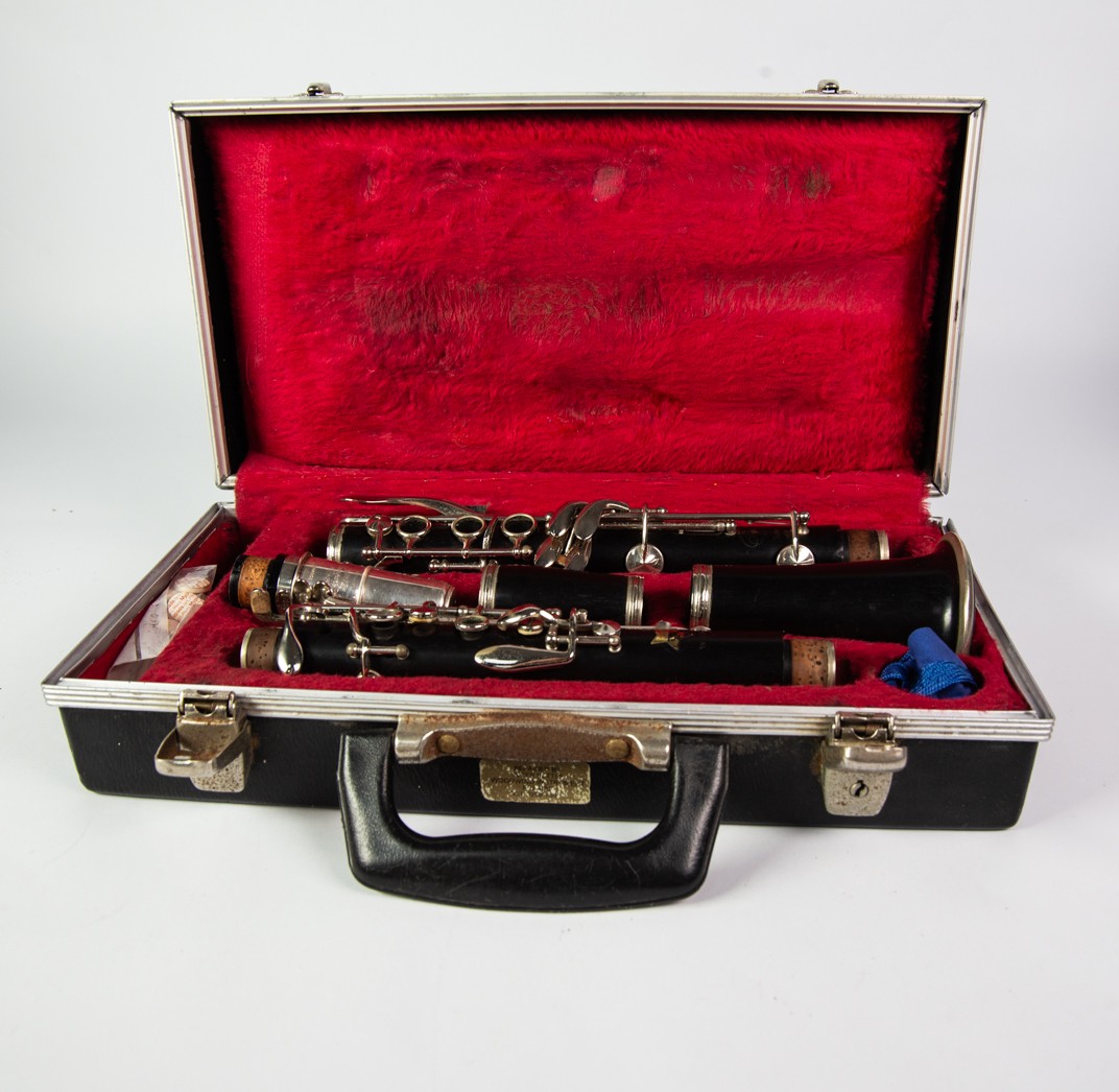 CASED SELMER SIGNET 'SPECIAL' WOOD CLARINET