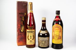BOTTLE IOF KAHLUA, COFFEE LIQUEUR, together with a BOTTLE OF METAXA, 1Lte, in card box, and a BOTTLE