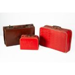 CHILD'S IMITATION RED LEATHER SUITCASE, circa 1950s, 14in (35.5cm) wide; MATCHING DOLL'S SUITCASE,