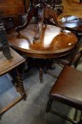 VICTORIAN WALNUTWOOD CIRCULAR GUERIDON OR CENTRE TABLE, 39 1/2" (100.5cm) DIAMETER