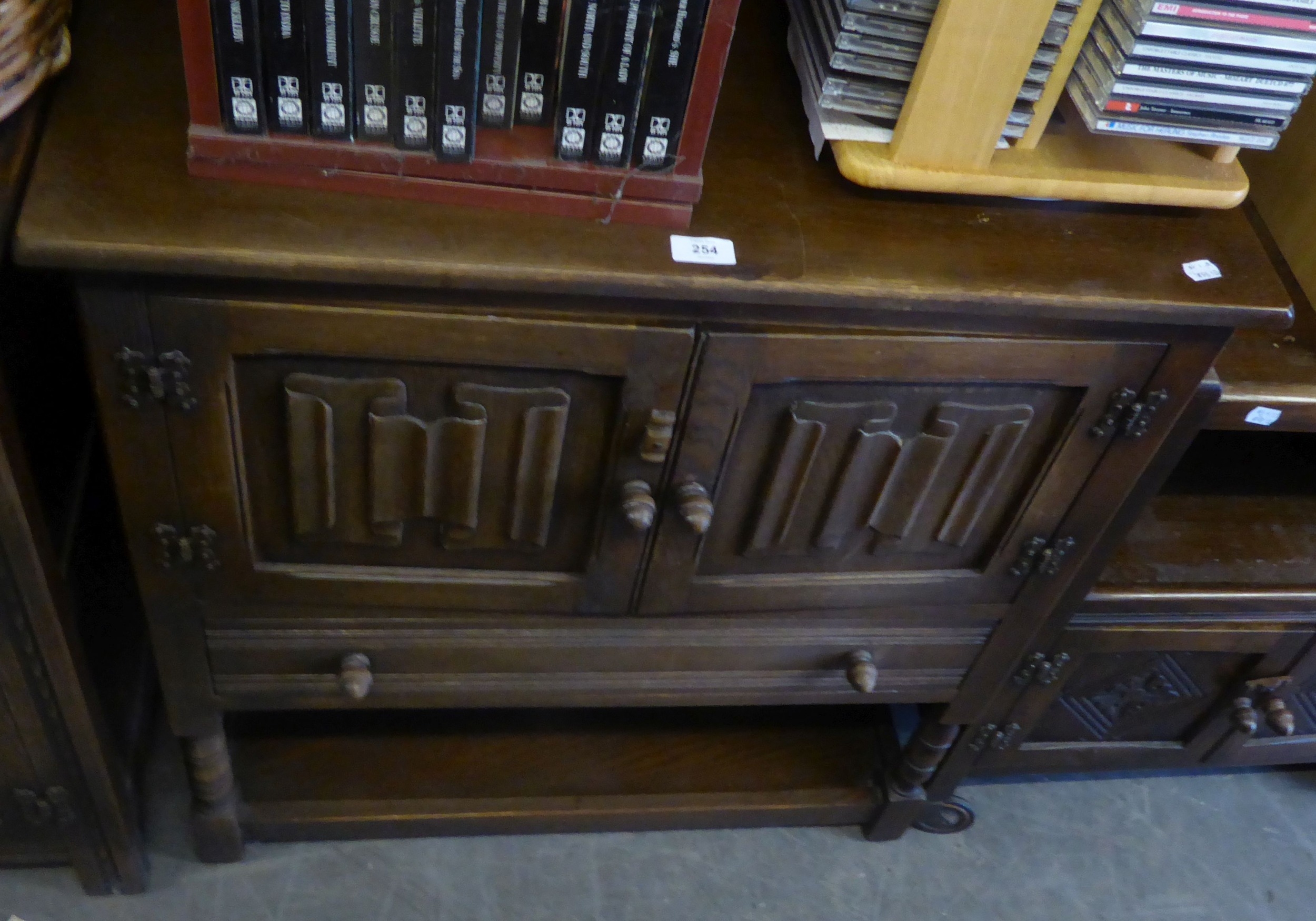 17TH CENTURY STYLE CARVED OAK SMALL SIDEBOARD, ENCLOSED BY TWO LINEN FOLD CARVED DOORS, WITH ONE