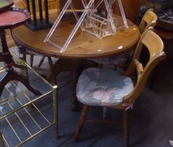 PINE DROP-LEAF ROUND DINING TABLE AND FOUR CHAIRS (5)