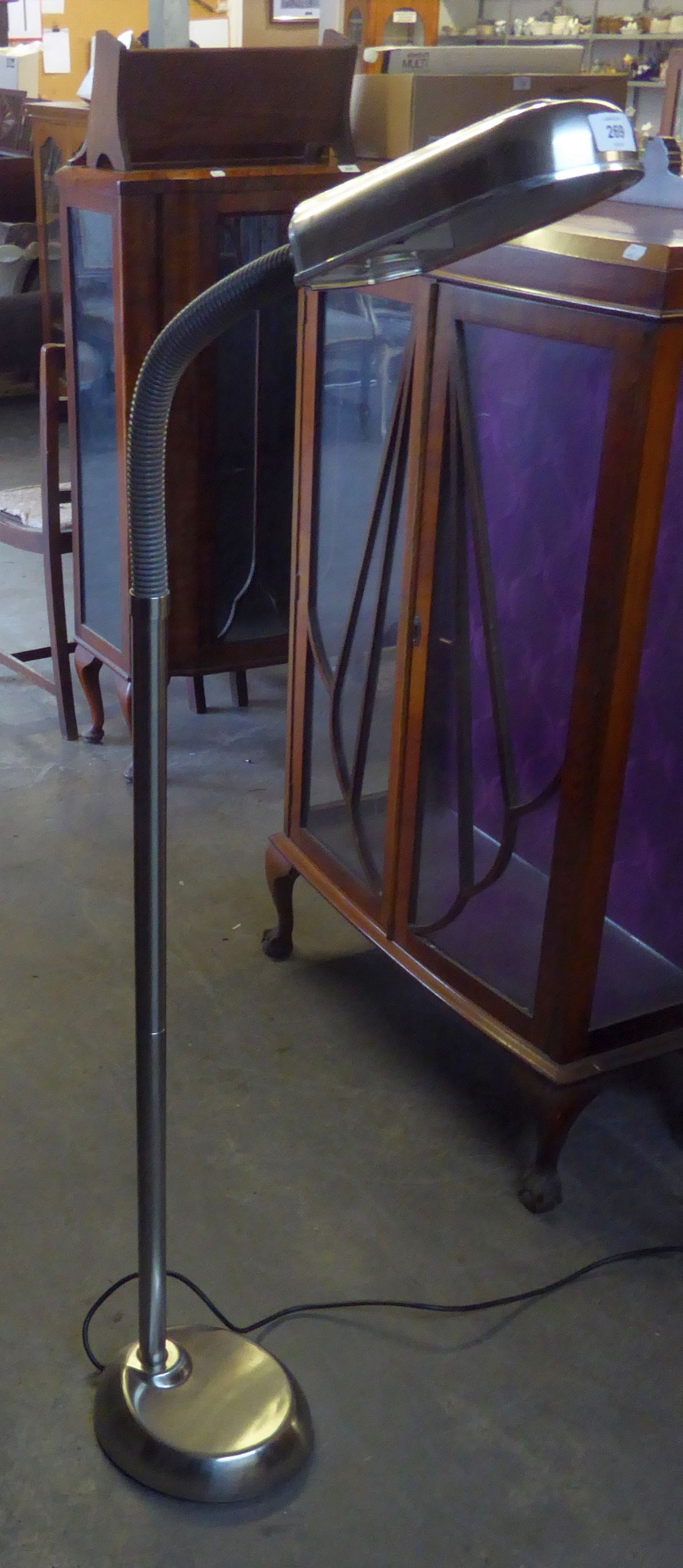 A MODERN METAL FLOOR STANDING READING LAMP WITH ADJUSTABLE TOP, HEAVY CIRCULAR BASE