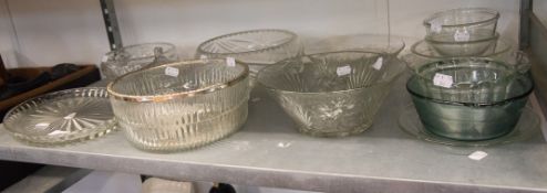 A SELECTION OF MOULDED GLASS BOWLS, ONE WITH SILVER COLOURED METAL RIM, VARIOUS SIZES. TOGETHER WITH