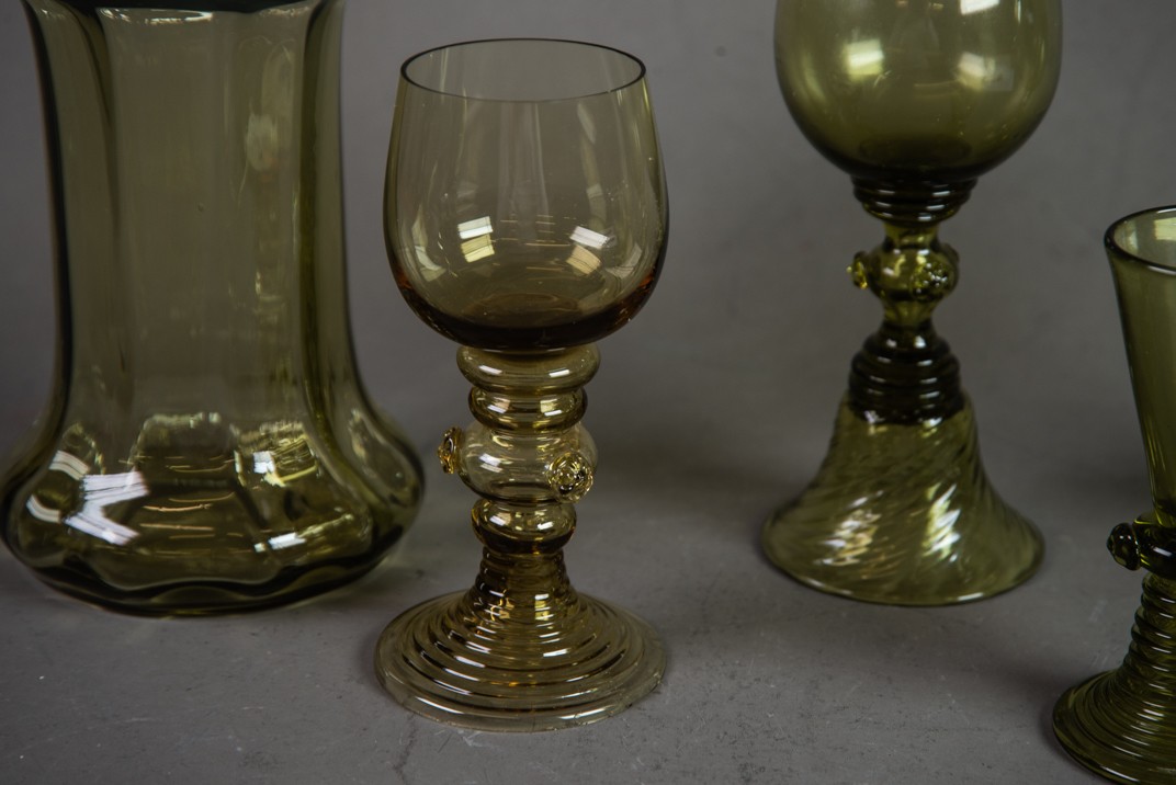 CONTINENTAL GREEN GLASS RUMMERS AND SIMILAR DRINKING GLASSES plus A PAIR OF TALL WINE JUGS AND - Image 4 of 4