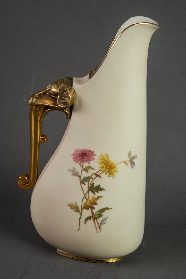 LATE VICTORIAN ROYAL WORCESTER PORCELAIN JUG with unusual GILDED RAM'S-HEAD SCROLL HANDLE, the IVORY - Image 6 of 10