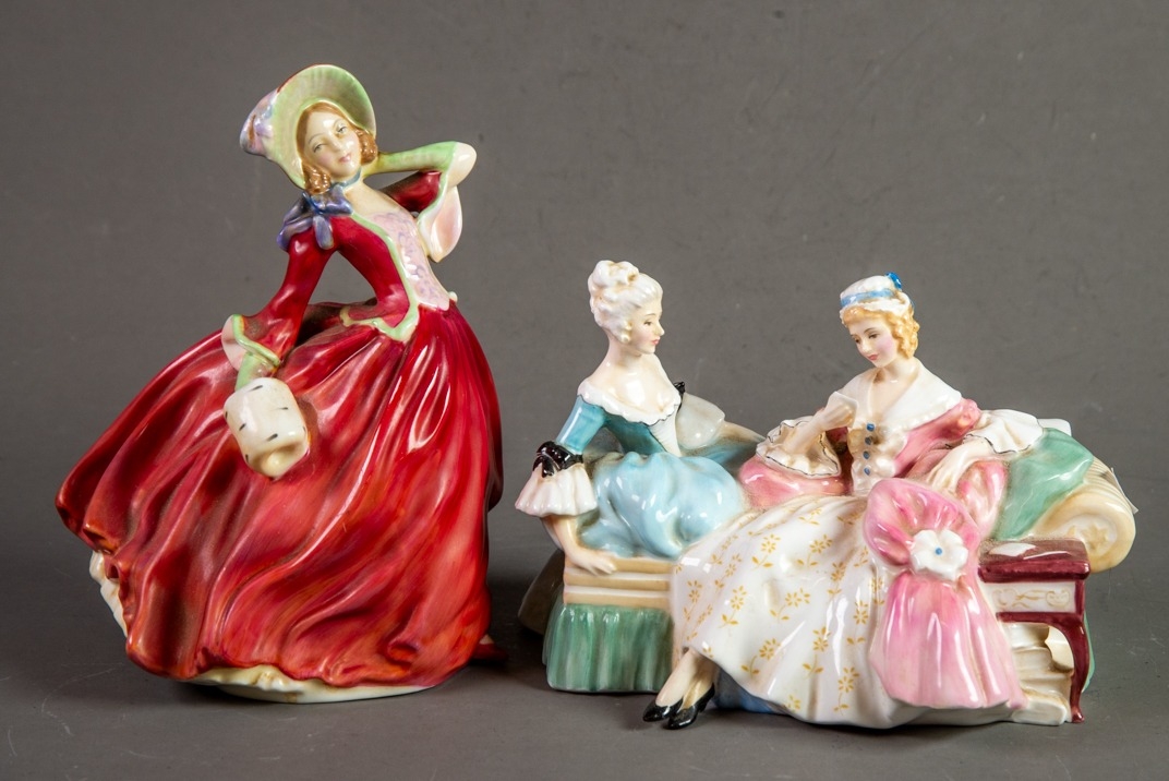 TWO ROYAL DOULTON CHINA FIGURES, comprising: ‘THE LOVE LETTER’, HN2149, and ‘AUTUMN BREEZES’, should - Image 4 of 5