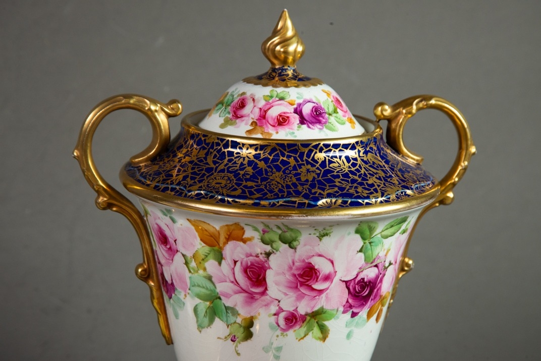 ADDERLEYS TWO HANDLED CHINA VASE AND COVER, of footed form with gilt scroll handles and flame finial - Image 3 of 4
