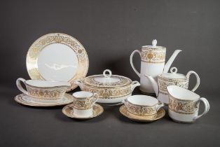 FINE QUALITY 1960's ROYAL WORCESTER PORCELAIN 'HYDE PARK' PATTERN APPROXIMATELY 86 PIECE DINNER, TEA