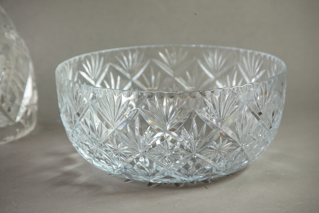 HEAVY CUT GLASS TWO PIECE PEDESTAL PUNCH BOWL, 15” (38cm) high, 12” (30.5cm) diameter, separating to - Image 3 of 5