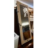 MIRRORED TROUSER PRESS