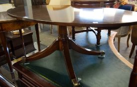 MAHOGANY PEDESTAL COFFEE TABLE, OVAL TOP ON BRASS CASTORS