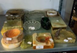 A WHITE ONYX OBLONG TABLE CIGARETTE BOX AND A QUANTITY OF VARIOUS ASHTRAYS