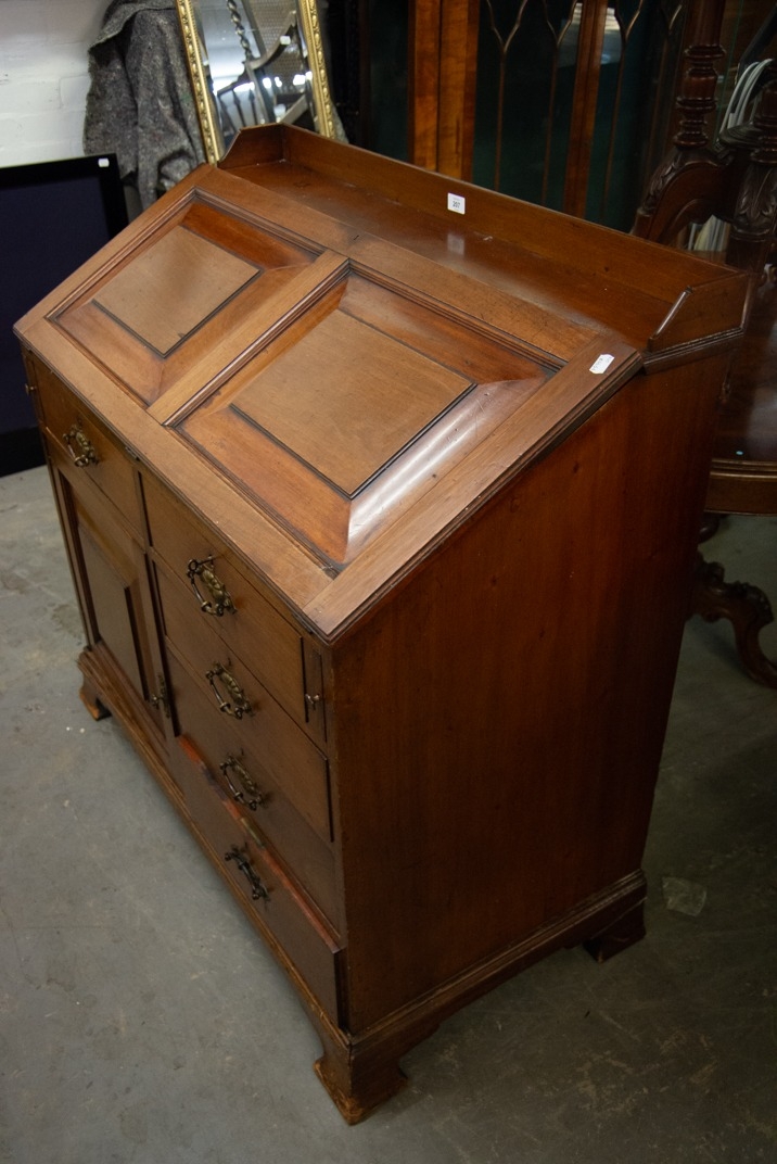 AN EARLY TWENTIETH CENTURY MAHOGANY BUREAU