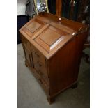 AN EARLY TWENTIETH CENTURY MAHOGANY BUREAU