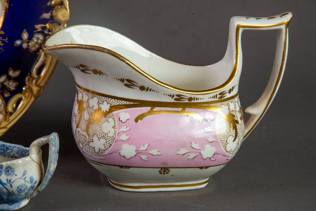 FOUR PIECES OF NINETEENTH CENTURY CERAMICS, comprising: JOHN ROSE PERIOD COALPORT SILVER SHAPED - Image 5 of 5