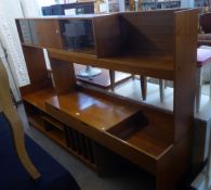 A LARGE MID-CENTURY TEAK EXTENDING ROOM DIVIDER, THE LOWER SECTION HAVING SHELVES, RECORD SLOTS