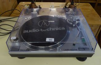 AUDIO TECHNICA TABLE TOP RECORD TURNTABLE