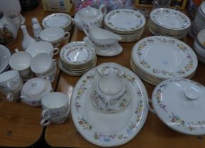 MODERN WEDGWOOD PORCELAIN 'MIRABELLE' PATTERN APPROXIMATELY 70 PIECE PART DINNER AND TEA SERVICE