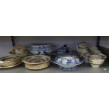 A SELECTION OF TRANSFER PRINTED WILLOW PATTERN WARES TO INCLUDE; TWO TUREENS AND COVERS, MEAT AND