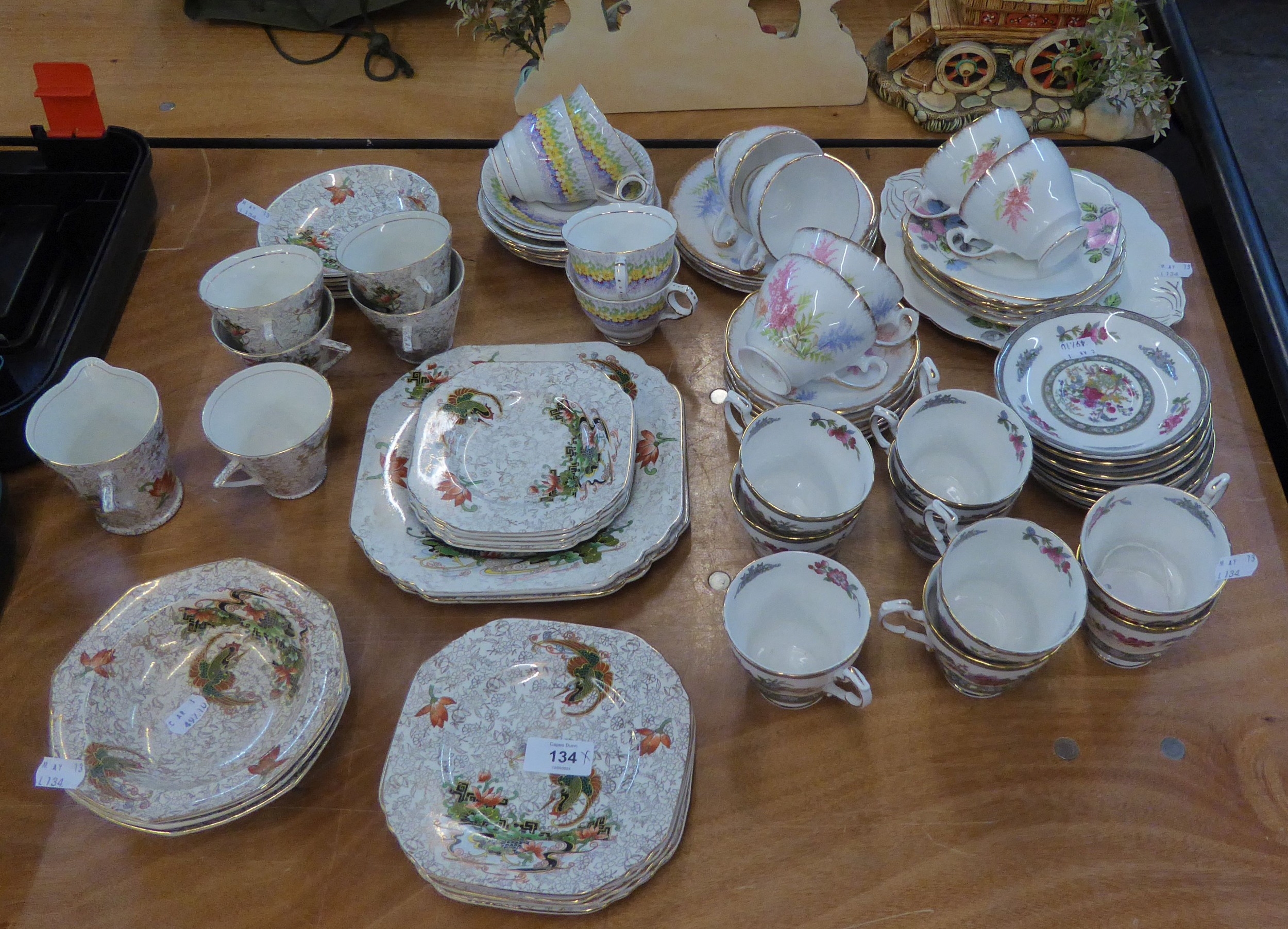 PARAGON CHINA PART SERVICE 'TREE OF KASHMIR', 18 PIECES, PHOENIX WARE CHINA PART TEA SERVICE OF 26