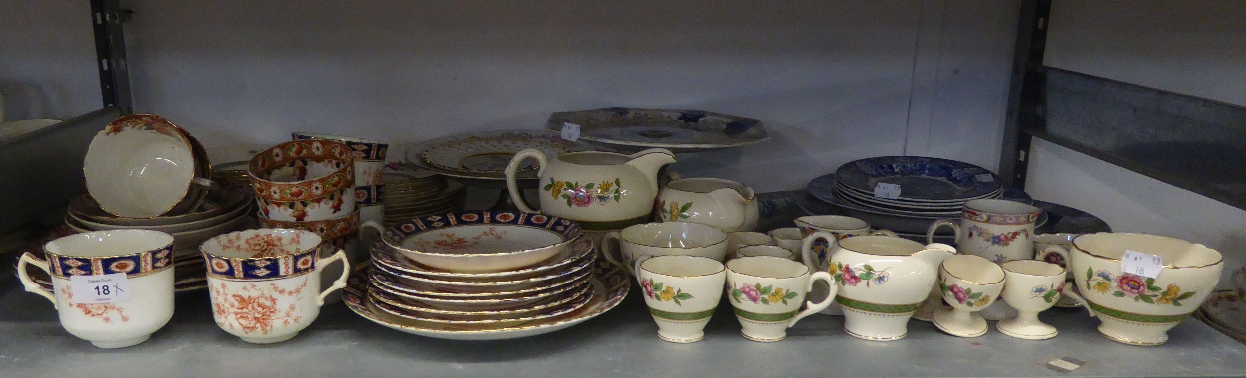 A SELECTION OF TRANSFER PRINTED WILLOW PATTERN WARES TO INCLUDE; TWO TUREENS AND COVERS, MEAT AND - Bild 2 aus 2