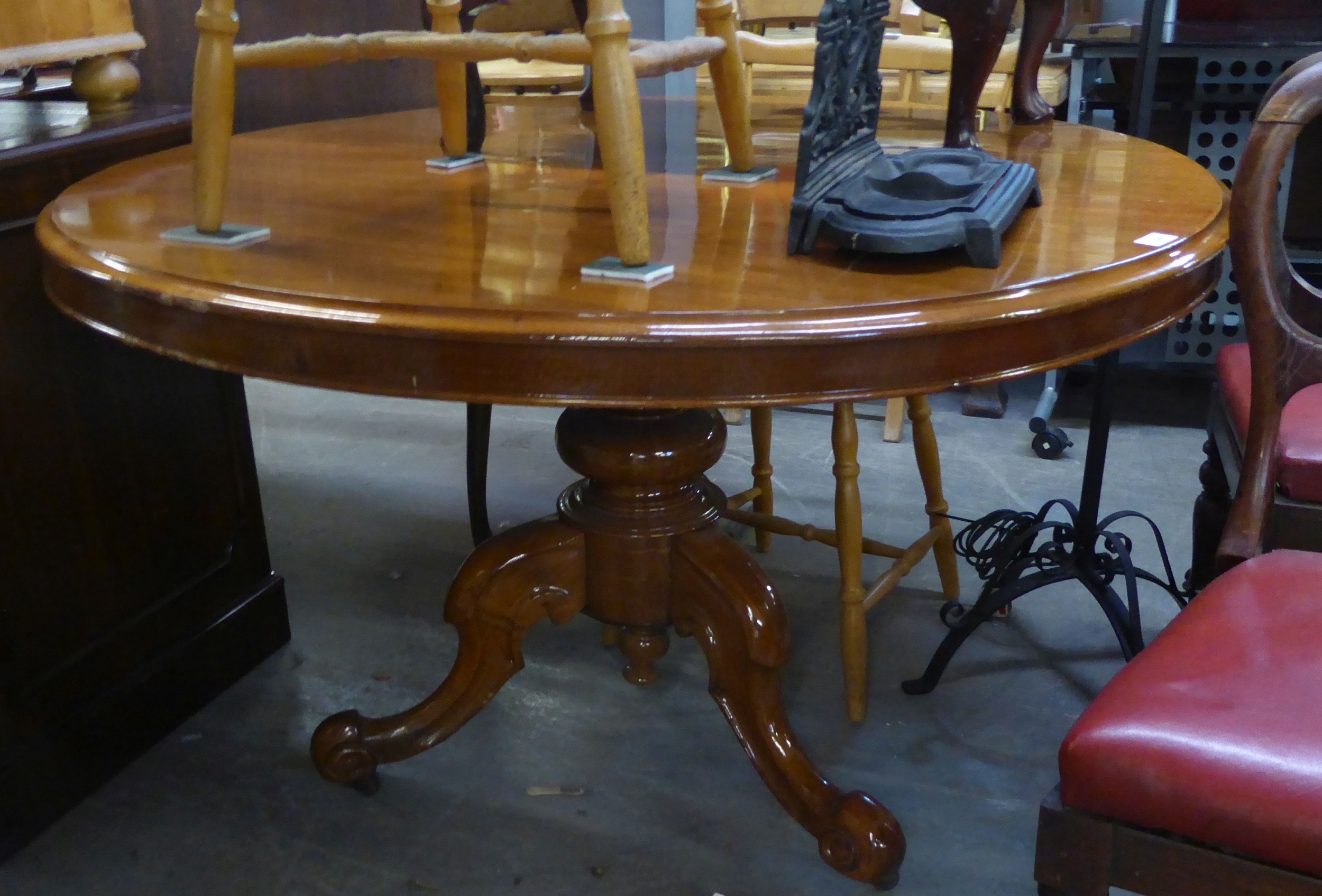 A CIRCULAR MAHOGANY BREAKFAST TABLE WITH TILT-TOP ON TRIPOD BASE