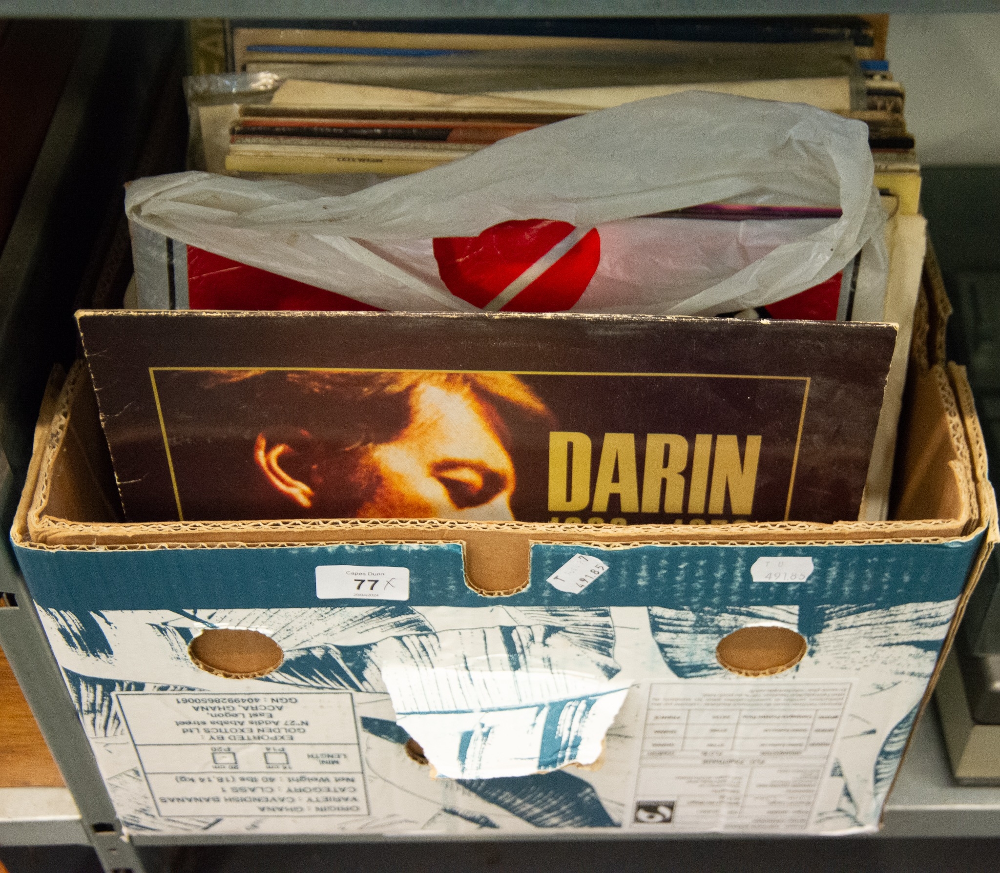 A GOOD SELECTION OF VINTAGE VINYL RECORDS TO INCLUDE: DEAN MARTON, KENNY ROGERS, BARBARA