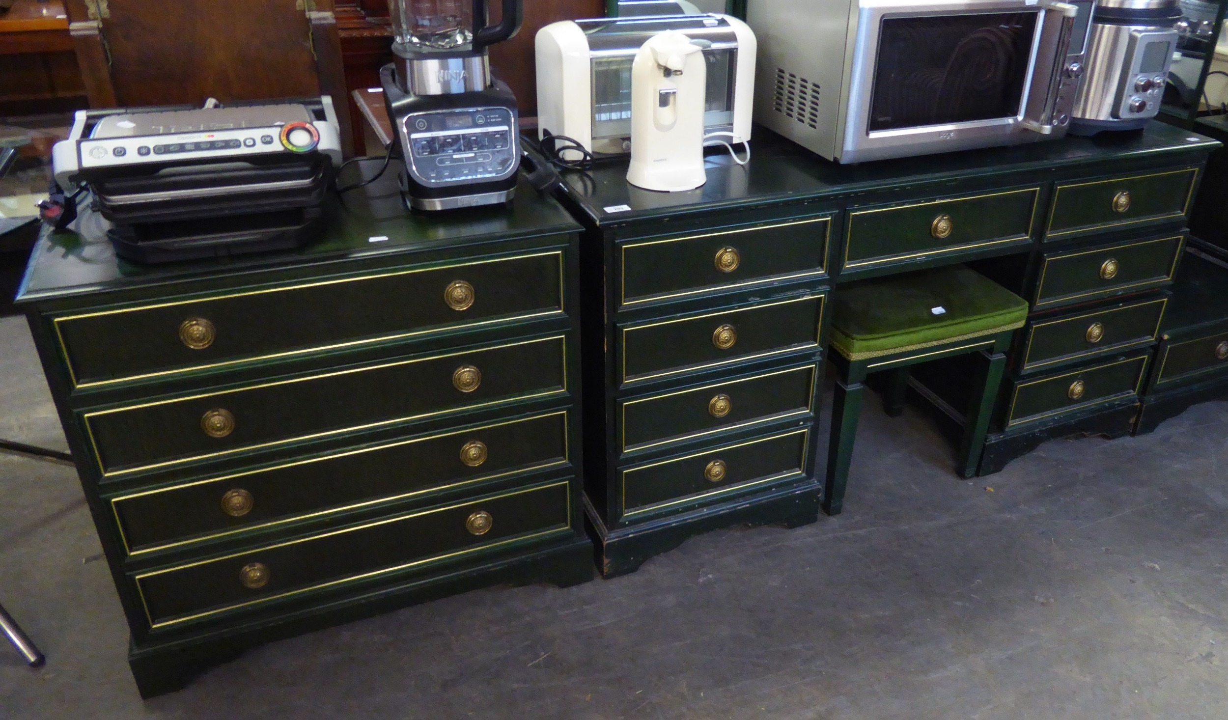 SUITE OF GREEN LACQUERED MAHOGANY BEDROOM FURNISHINGS, 5 PIECES WITH GILT METAL LINE EDGES TO THE