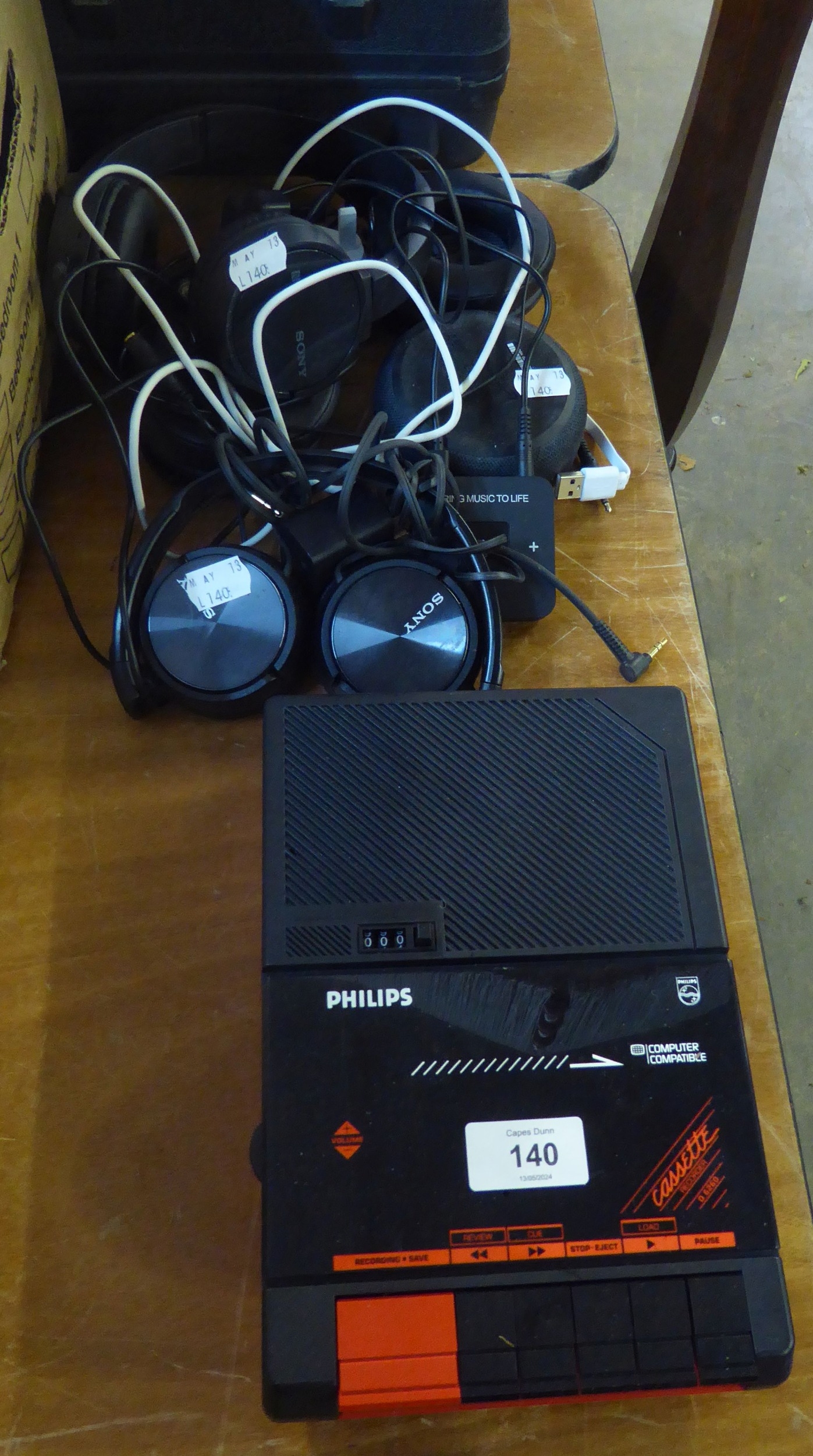 A PHILIPS COMPUTER COMPATIBLE CASSETTE PLAYER, IDEAL PLAY CORDLESS HEADPHONES, SONY CORDED
