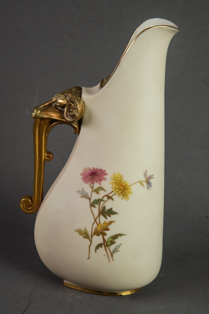 LATE VICTORIAN ROYAL WORCESTER PORCELAIN JUG with unusual GILDED RAM'S-HEAD SCROLL HANDLE, the IVORY - Image 3 of 5
