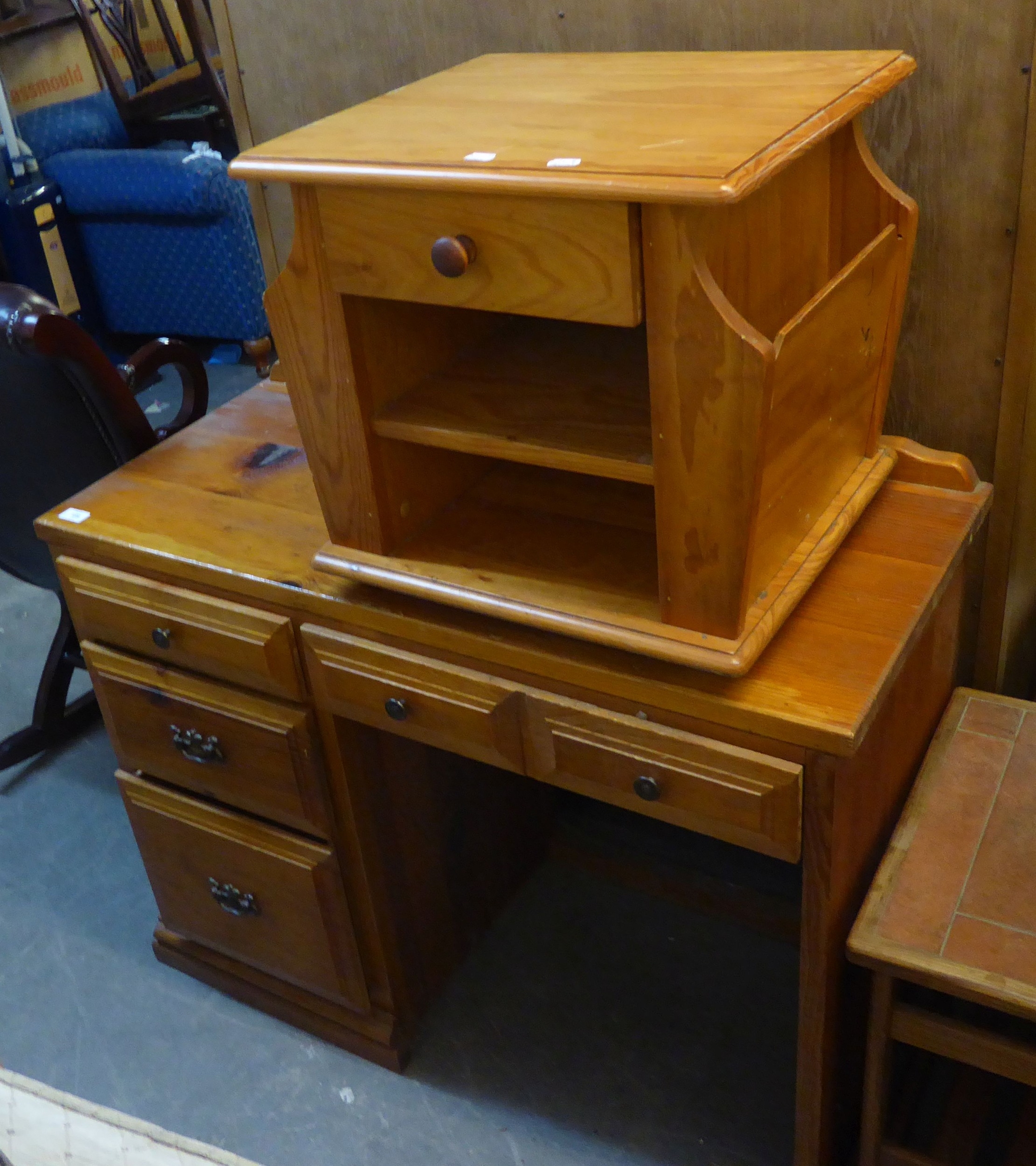 A MODERN PINE SINGLE PEDESTAL DRESSING TABLE AND A PINE NIGHTSTAND (2)