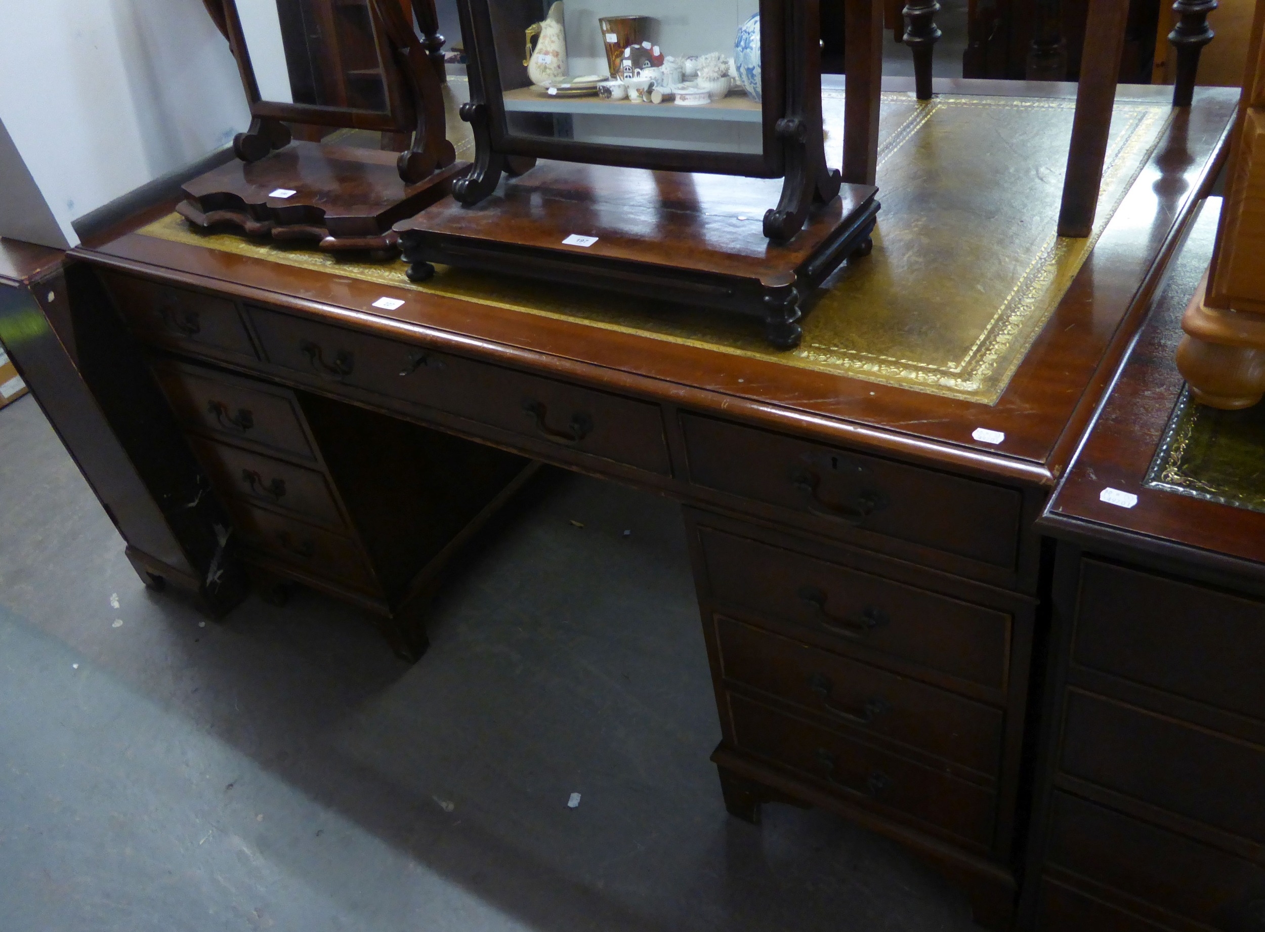 A LARGE REPRODUCTION TWIN PEDESTAL DESK, EACH PEDESTAL HAVING 3 DRAWERS, THE TOP HAVING ONE LONG