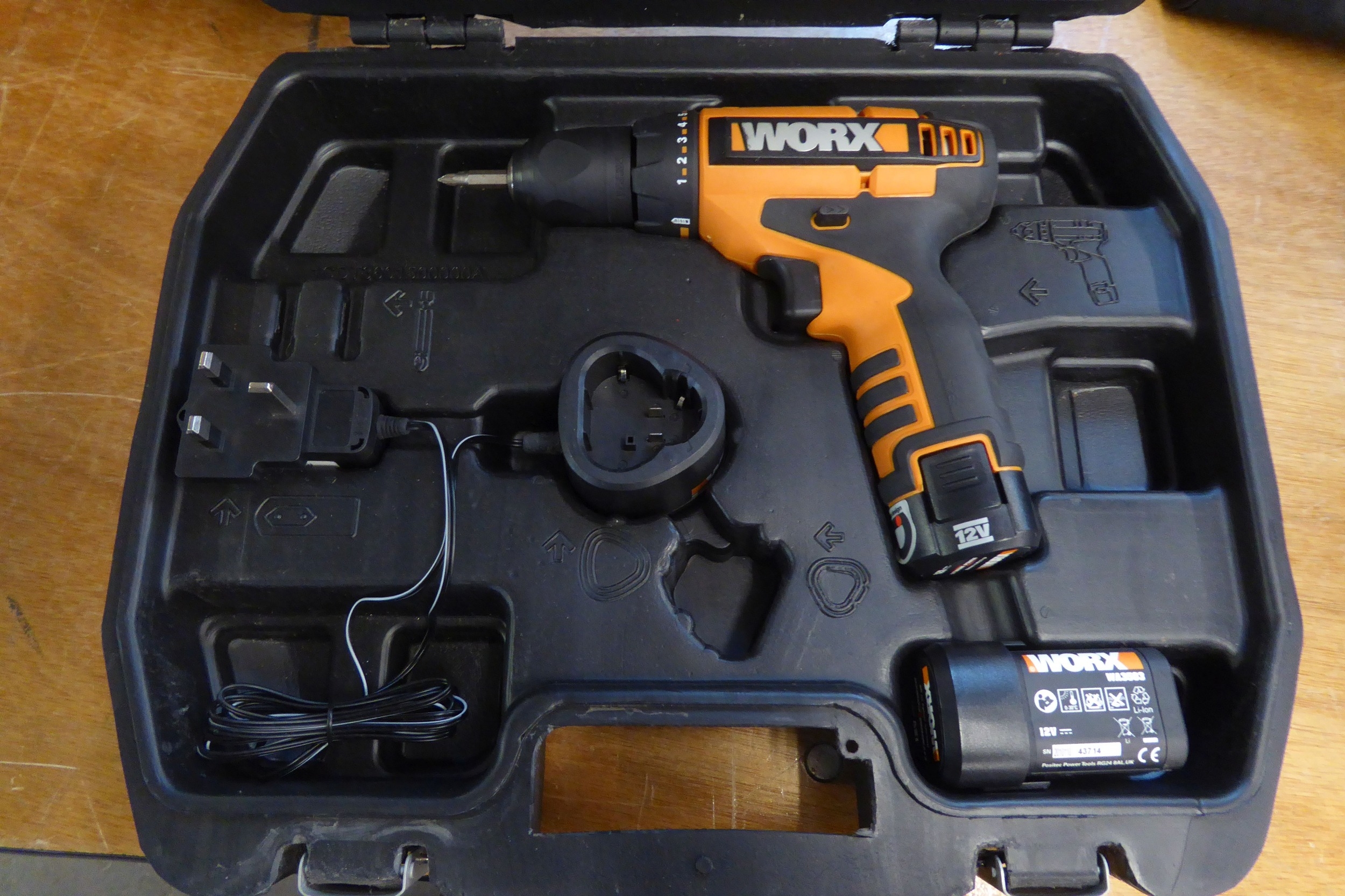 WORX CORDLESS 12V DRILL AND TWO BATTERIES