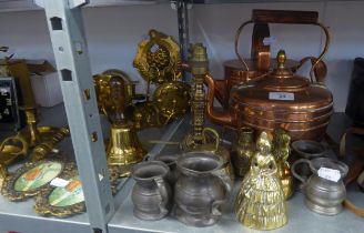 A SELECTION OF BRASS, COPPER AND PEWTER ITEMS TO INCLUDE; COPPER KETTLE AND COPPER WATERING CAN,