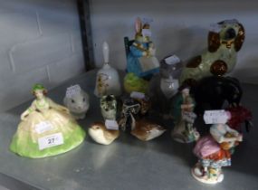 A PAIR OF CONTINENTAL CHINA SMALL FIGURINES, LADY AND GALLANT AND OTHER SMALL ITEMS TO INCLUDE