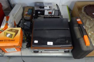 A SELECTION OF ELECTRICALS ETC.. TO INCLUDE; GE, E1255W DIGITAL CAMERA BOXED. A SMALL TURNTABLE