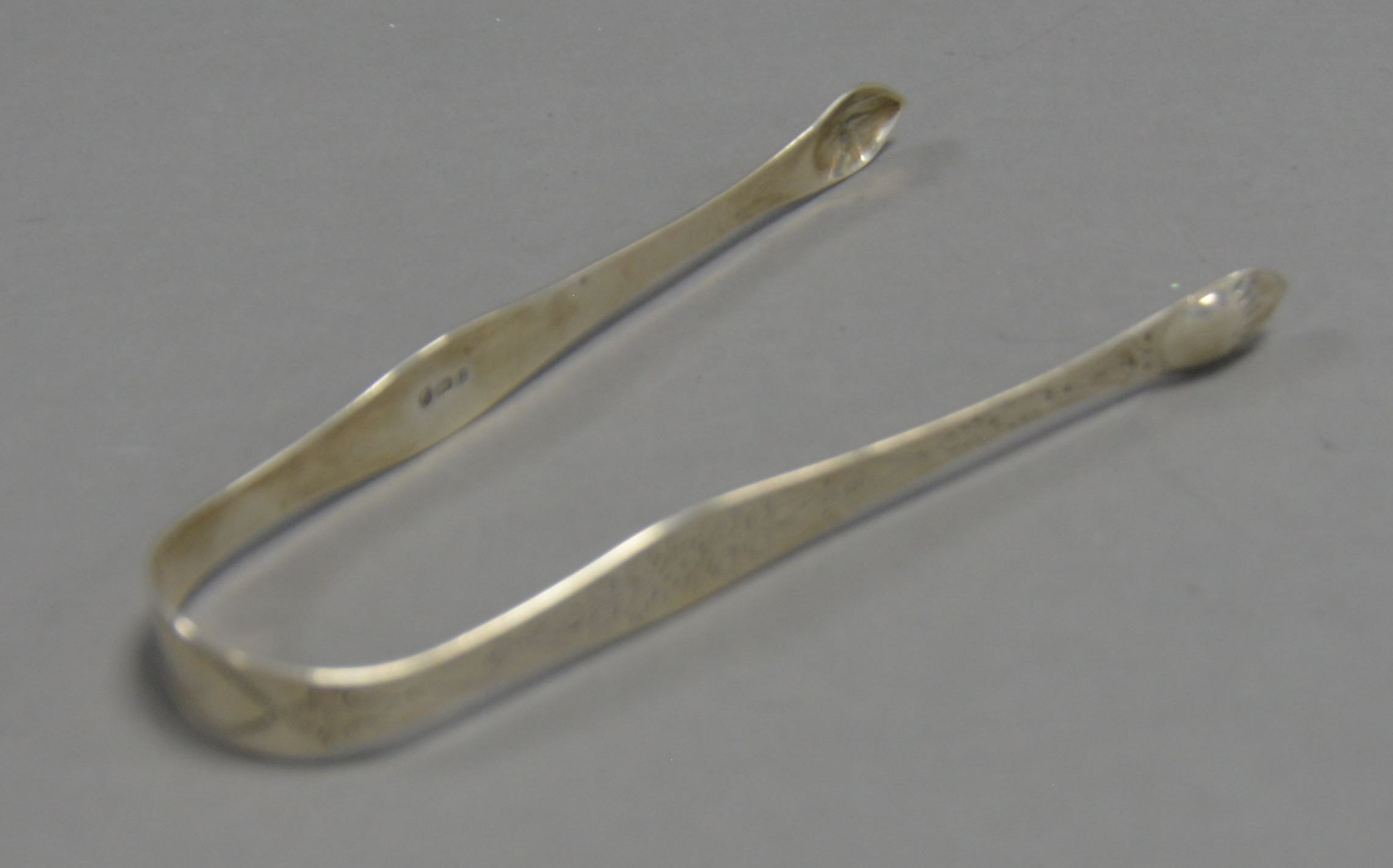 PAIR OF GEORGE III BRIGHT CUT SILVER SUGAR TONGS BY PETER AND ANN BATEMAN, initialled, 5 ½” (14cm) - Image 2 of 6