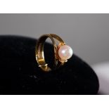 18ct GOLD DRESS RING with bifurcated top with a single cultured pearl in a petal shaped cup setting,