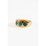 18ct GOLD RING SET WITH THREE TURQUOISE STONES, 3.7 gms gross