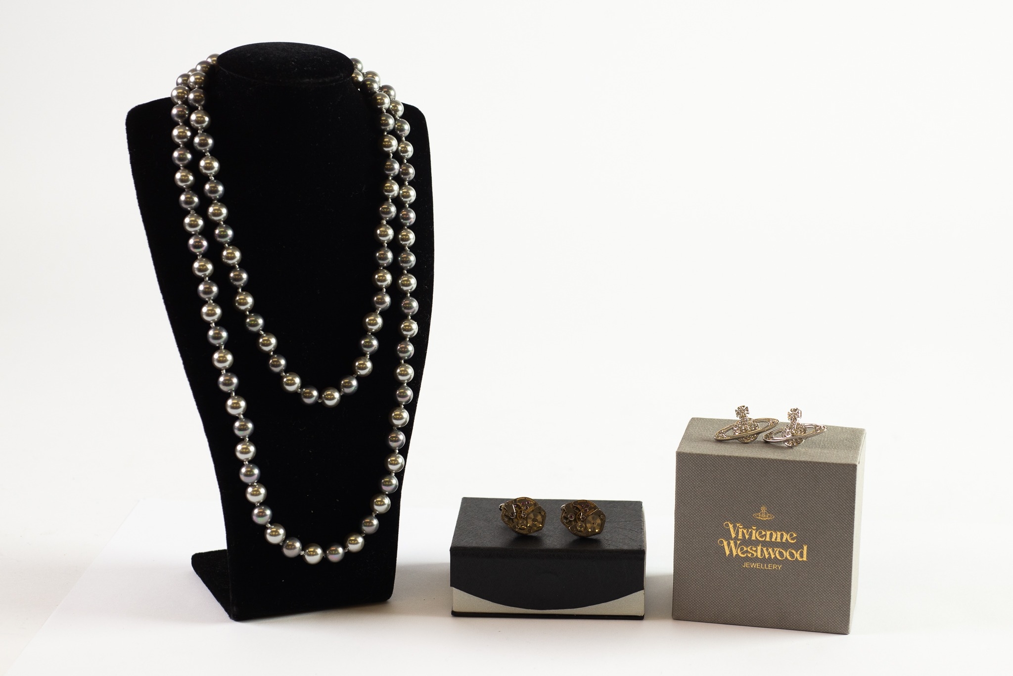 MODERN BLACK CULTURED PEARL NECKLACE, 34” (86.3cm) long, together with a PAIR OF VIVIENNE WESTWOOD