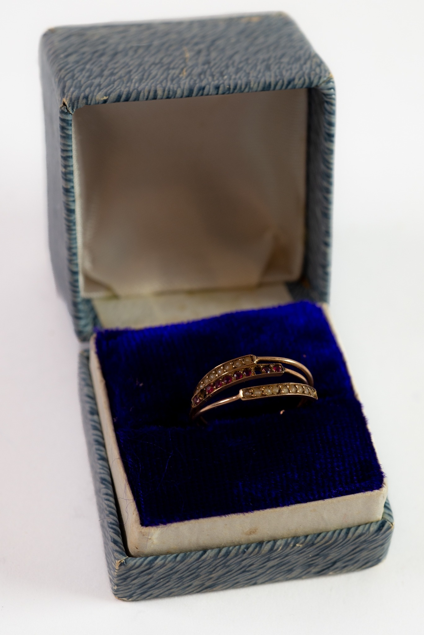 9ct GOLD TINY GREEN AND WHITE STONE SET ETERNITY RING, another unmarked GOLD COLOUR METAL TINY WHITE - Image 5 of 6