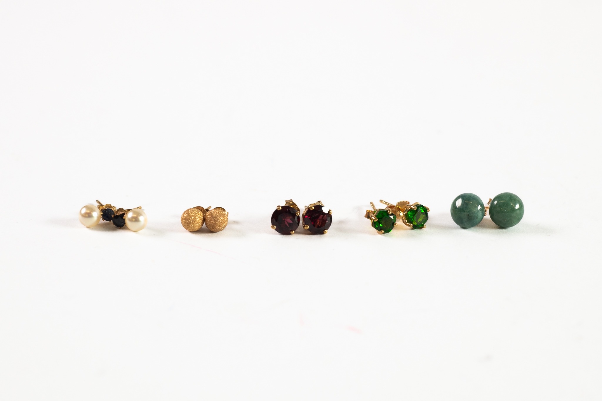 9ct GOLD AND JADE BUTTON STUD EARRINGS; PAIR OF GARNET STUDS; TOURMALINE STUDS; WHITE PEARL AND