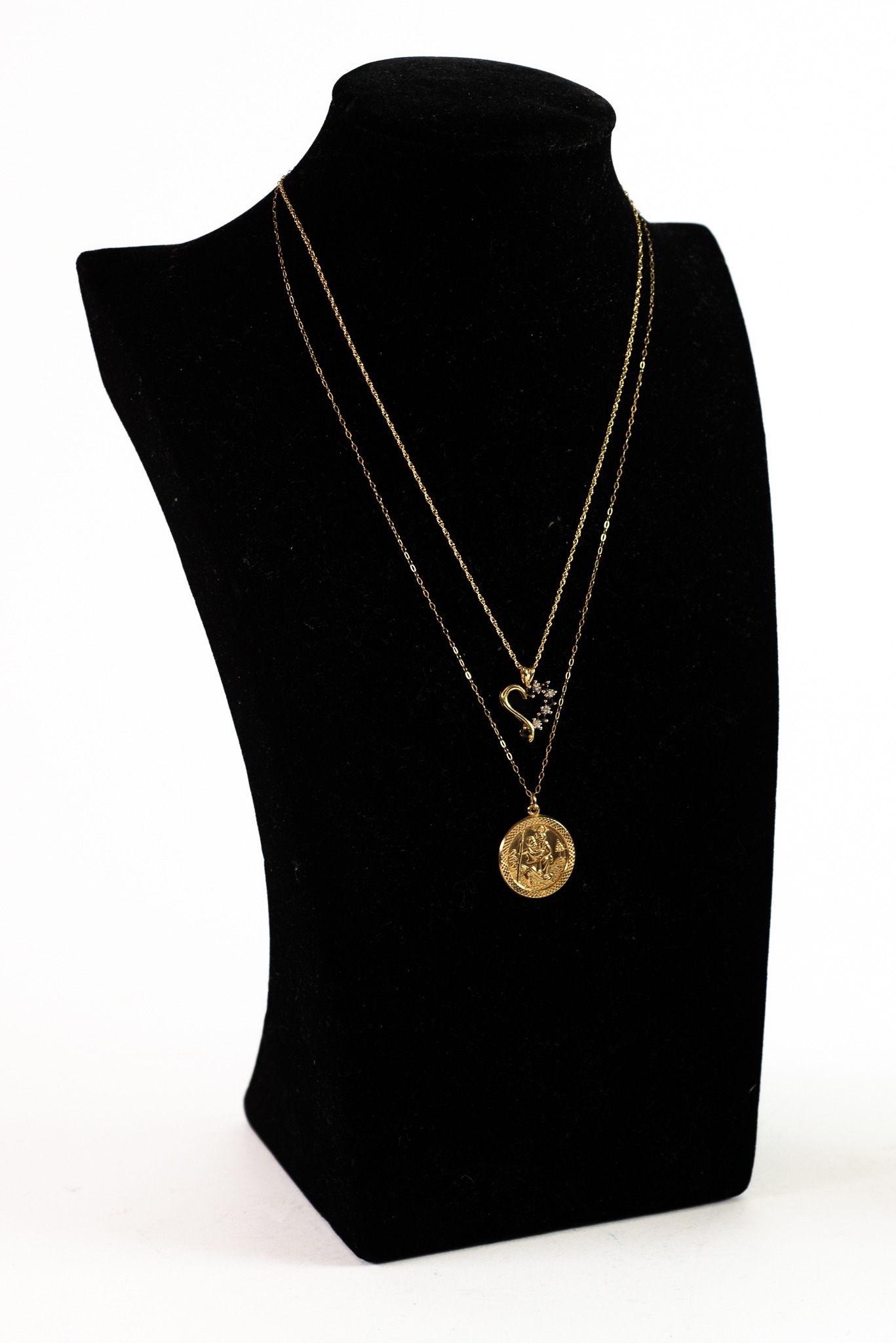9ct GOLD FINE CHAIN NECKLACE with 9ct GOLD St Christopher DISC PENDANT and a 9ct GOLD FINE CHAIN