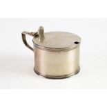 EARLY VICTORIAN PLAIN SILVER LARGE MUSTARD RECEIVER BY BARNARDS, drum shaped and with plain