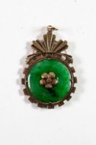 CHINESE GOLD PENDANT, claw set with a disc of green jade with gold flower to the centre on each