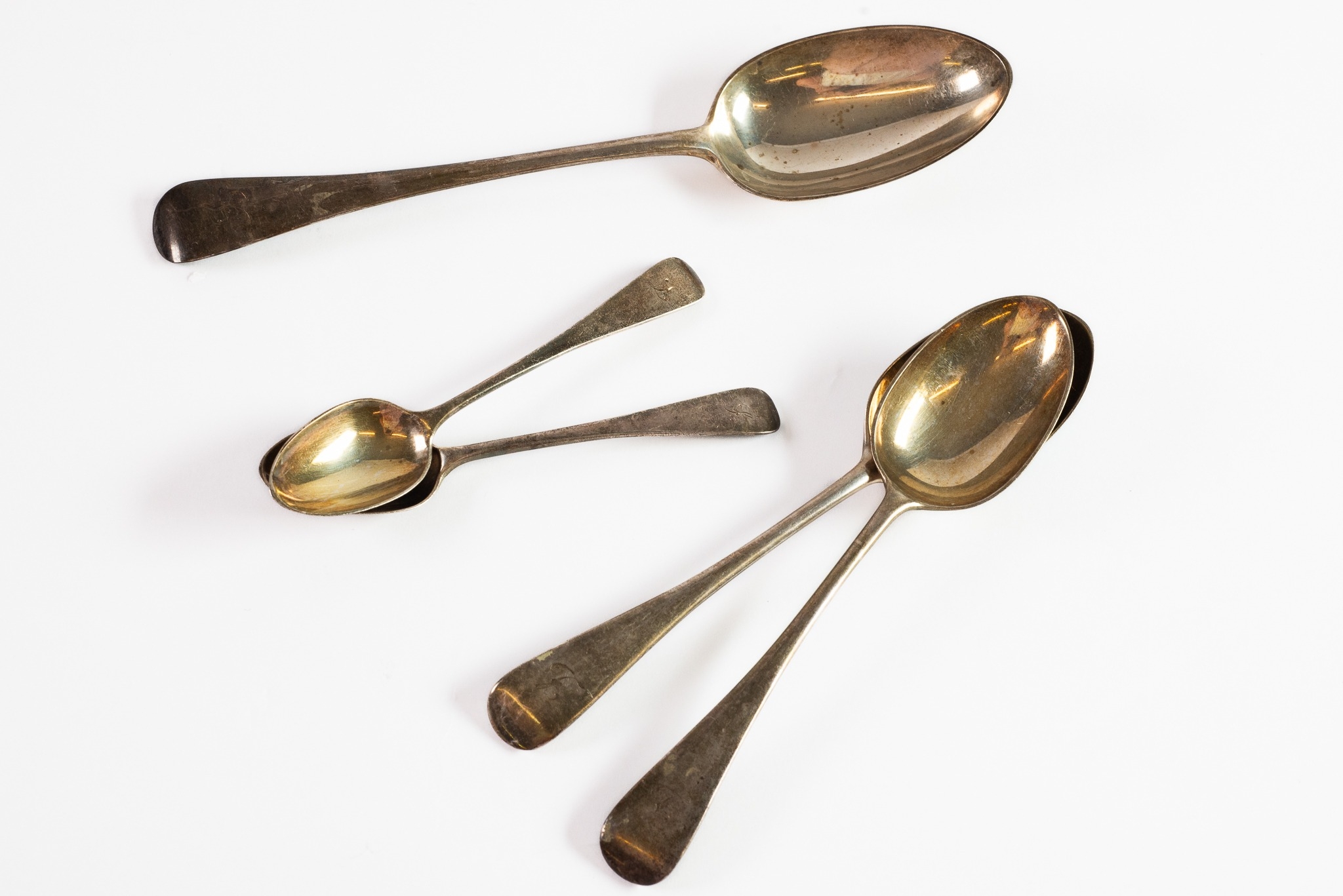 LATE VICTORIAN SILVER TABLE SPOON AND MATCHING PAIR OF DESSERT SPOONS AND TEASPONNS BY HOLLAND,