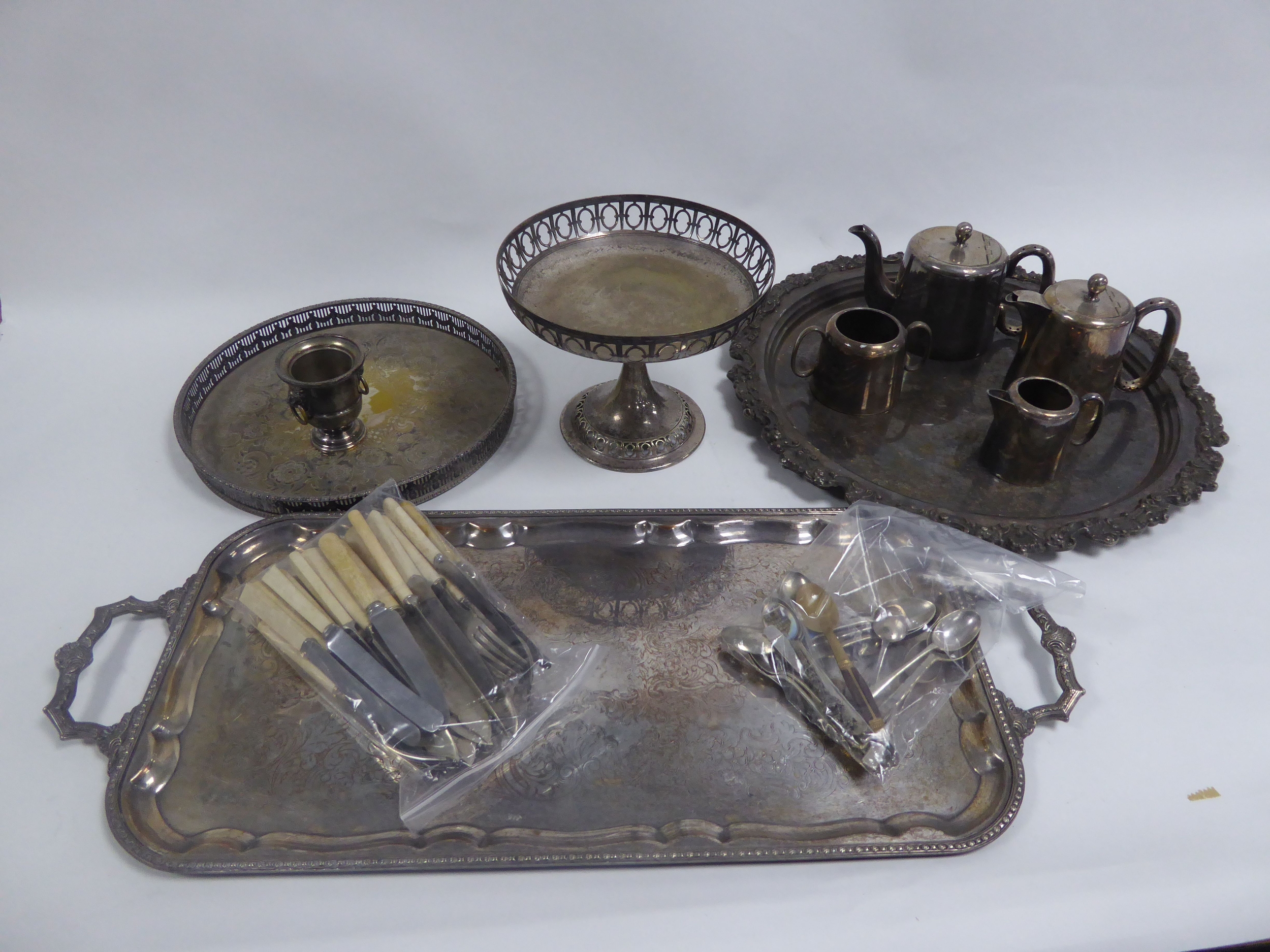 MIXED LOT OF ELECTROPLATE, to include: OBLONG TWO HANDELD TRAY, 20” x 10” (50.8cm x 25.4cm),