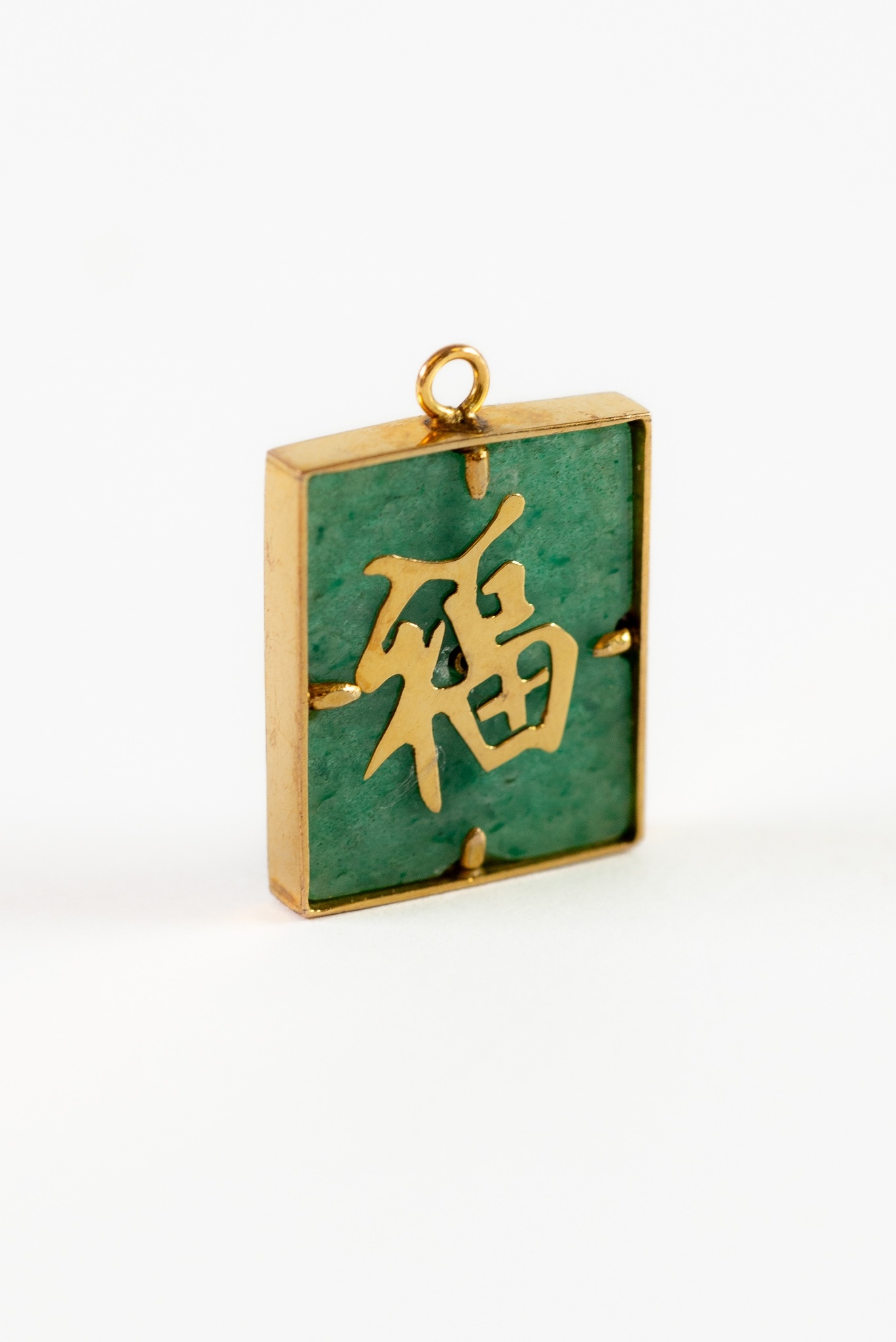 CHINESE 14k GOLD MOUNTED GREEN AVENTURINE QUARTZ RECTANGULAR PENDANT, on each side with a CHARACTER
