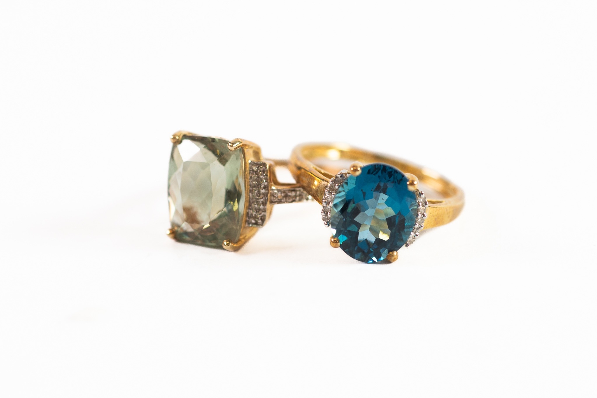 9ct GOLD RING SET WITH LARGE OBLONG GREEN QUARTZ, tiny diamonds to each shoulder; 9ct GOLD RING WITH